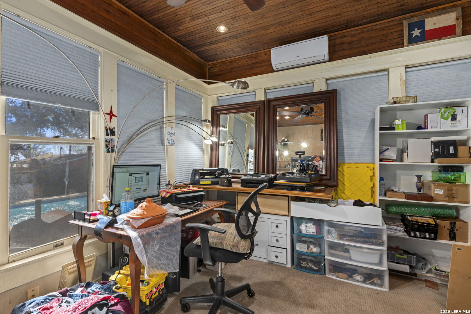 3221 N Flores