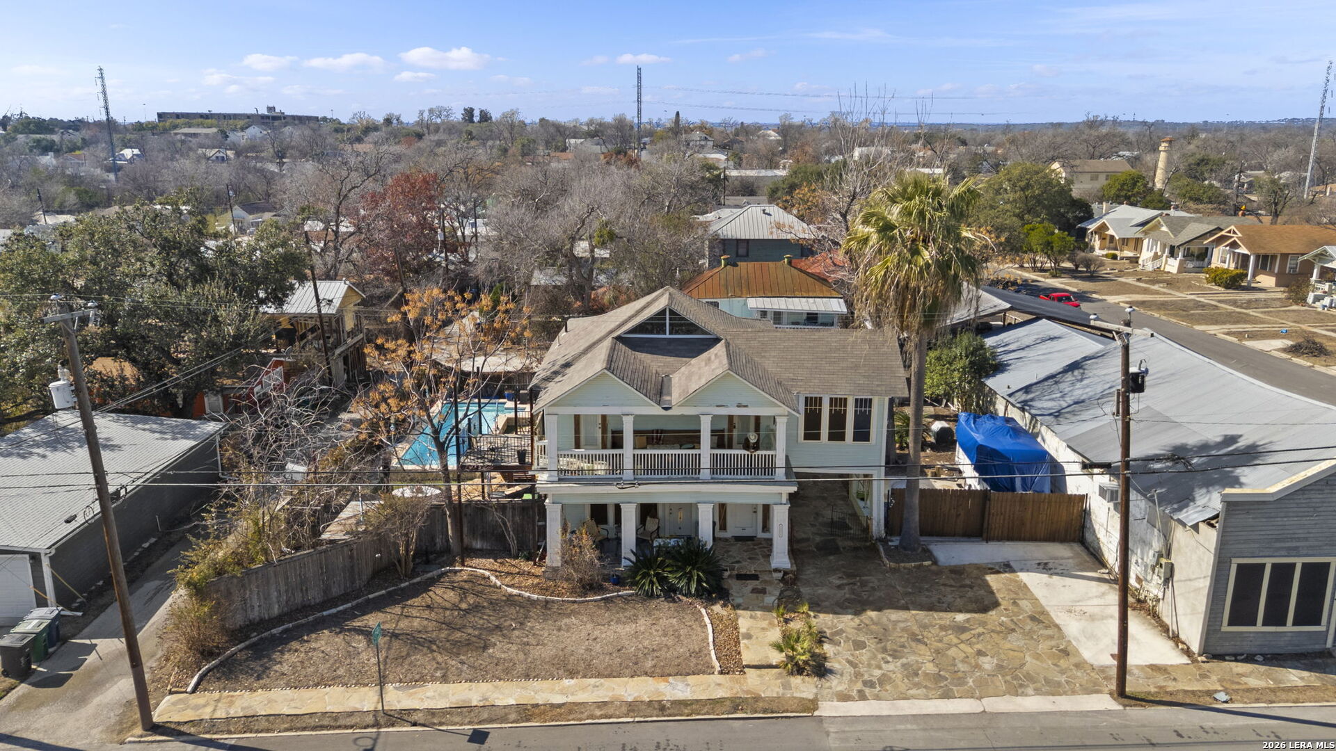3221 N Flores
