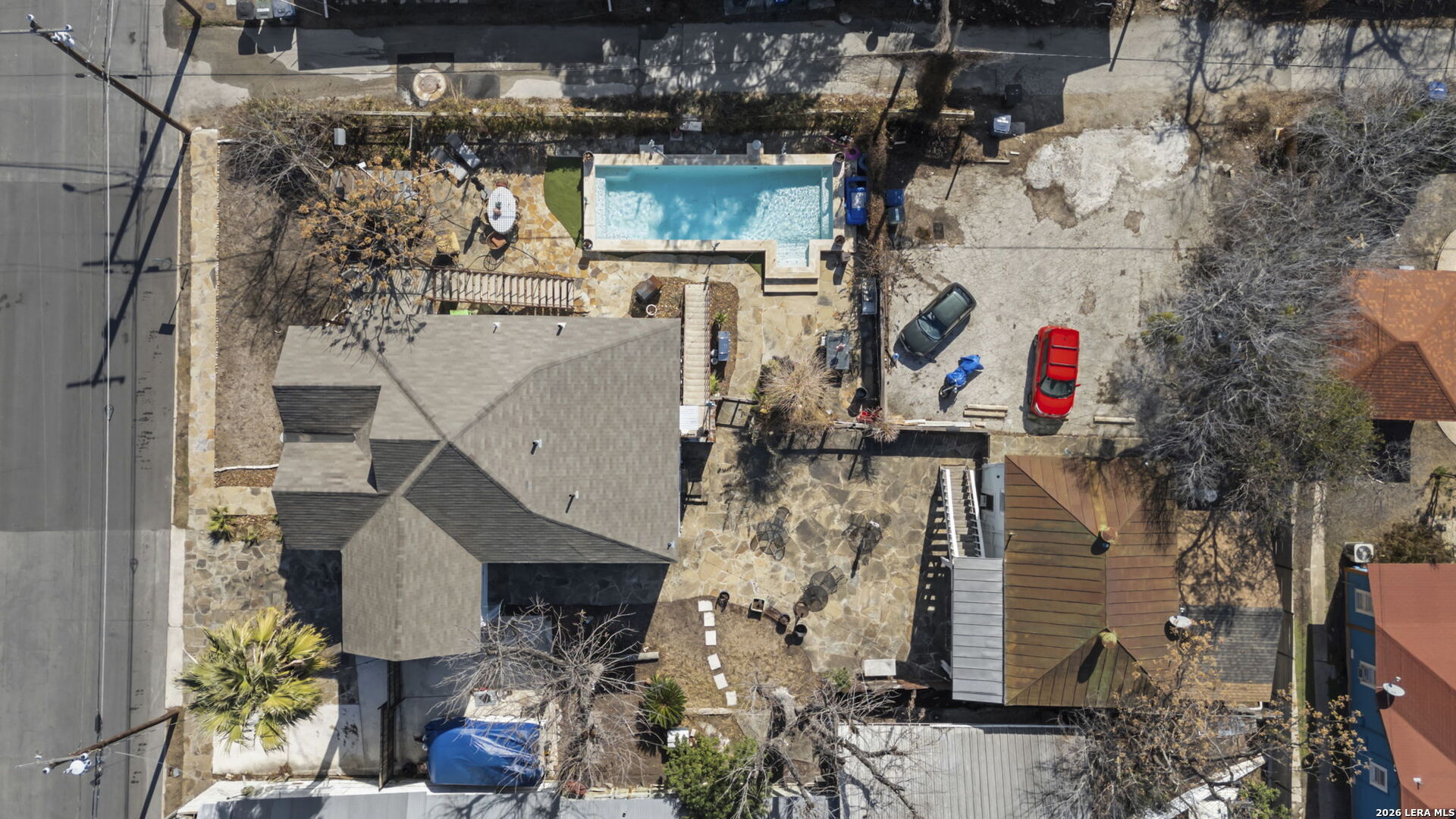 3221 N Flores