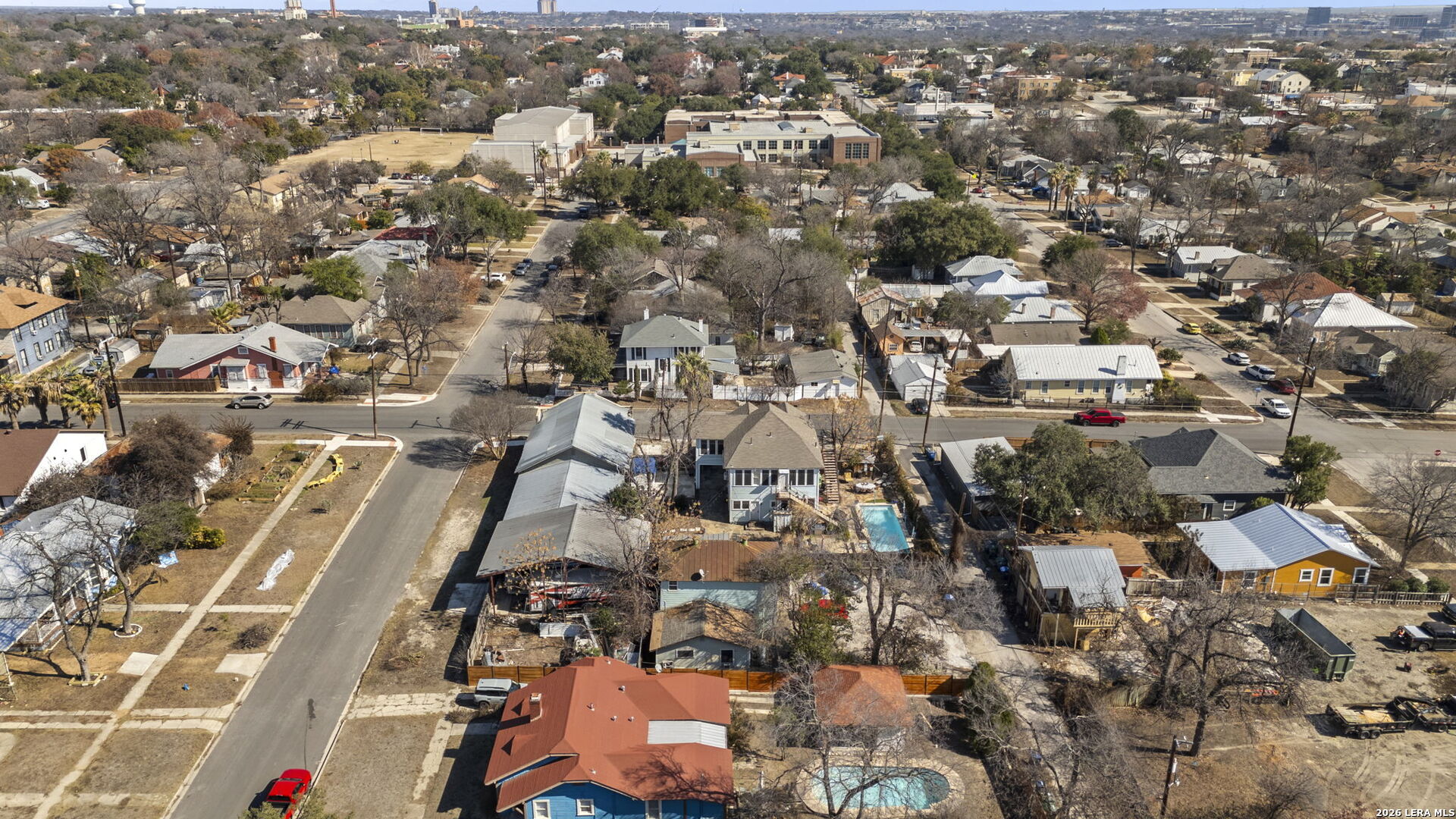 3221 N Flores