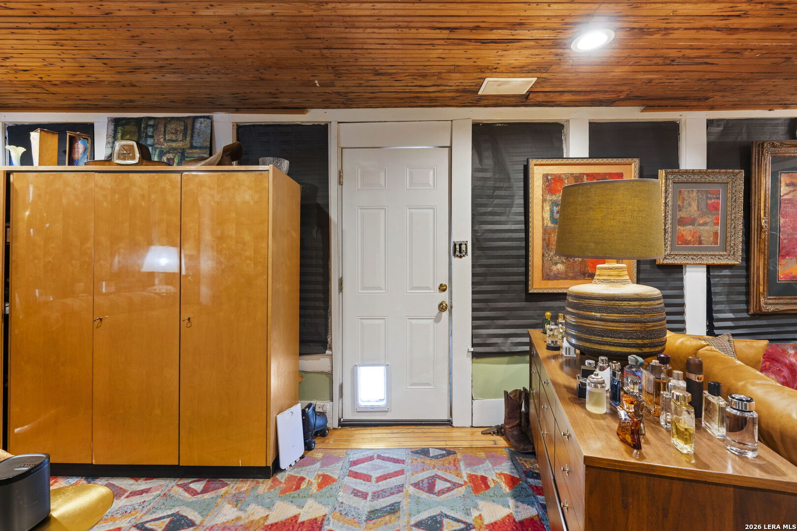 3221 N Flores