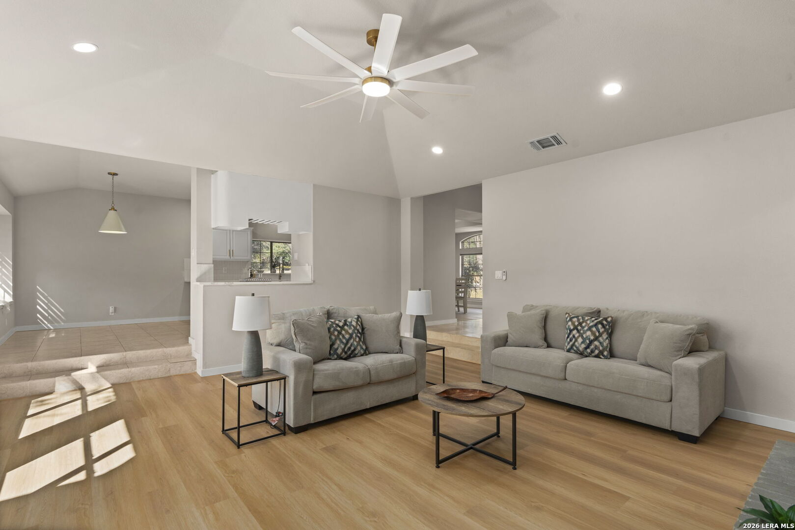 15743 Dawn Crest