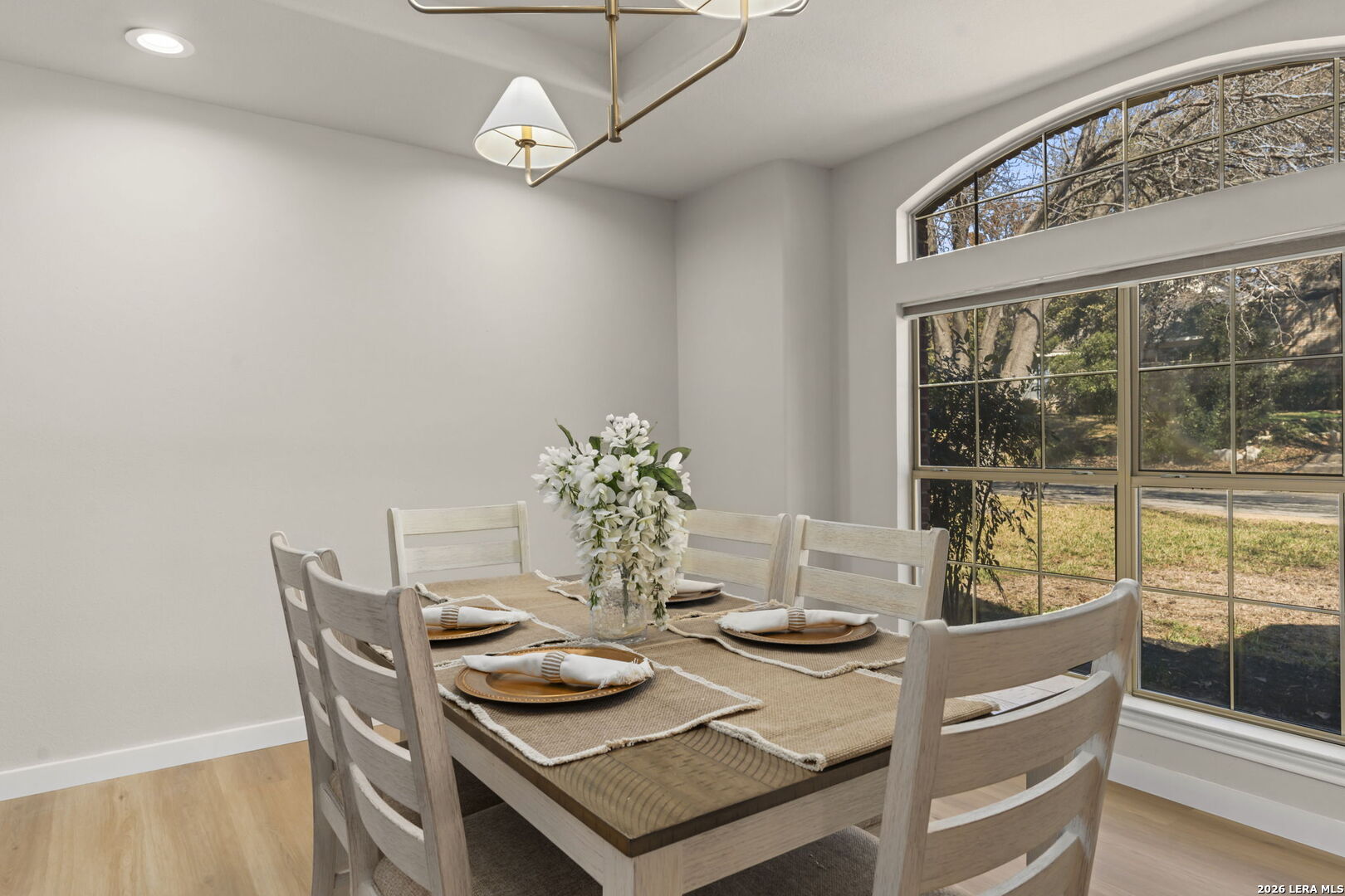 15743 Dawn Crest