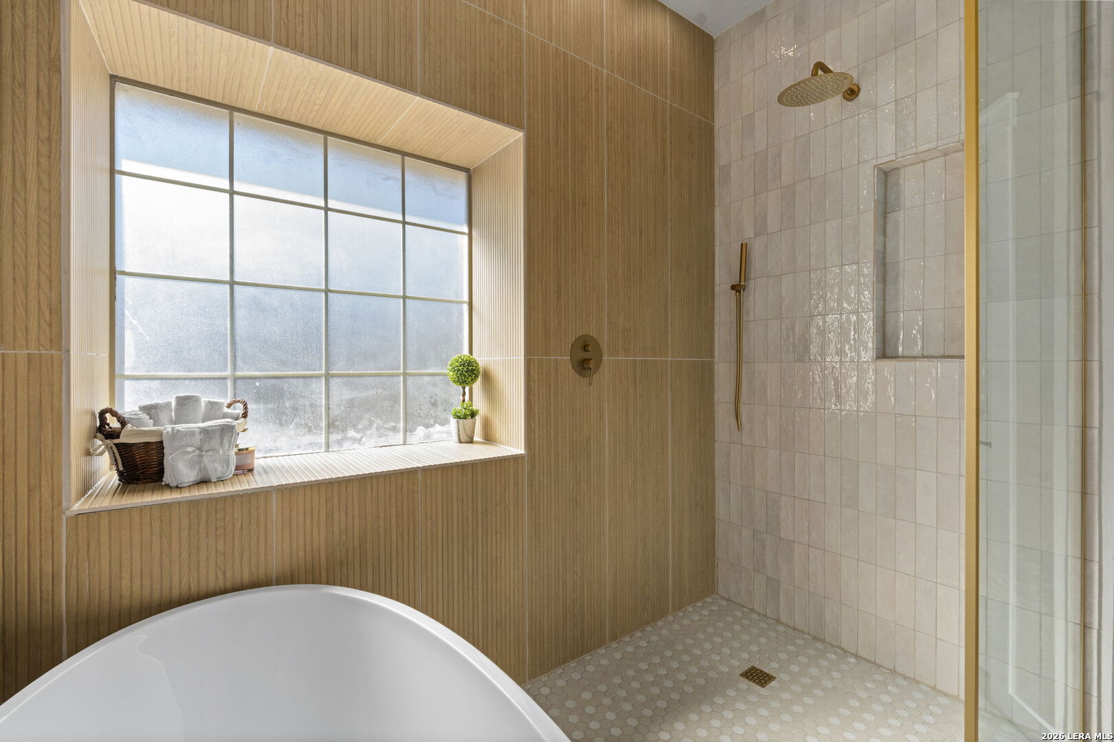15743 Dawn Crest