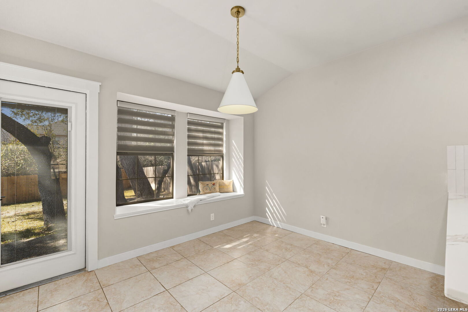 15743 Dawn Crest