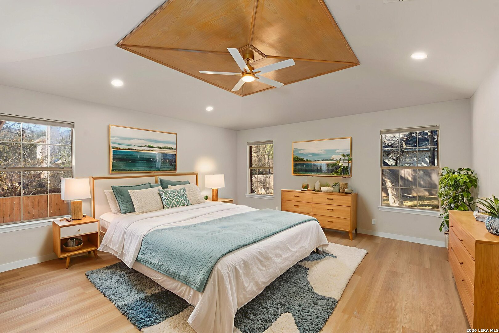 15743 Dawn Crest