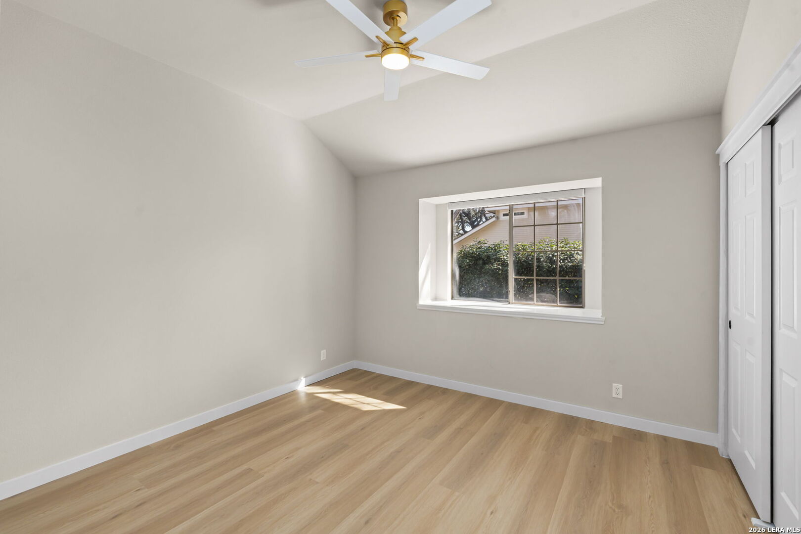 15743 Dawn Crest