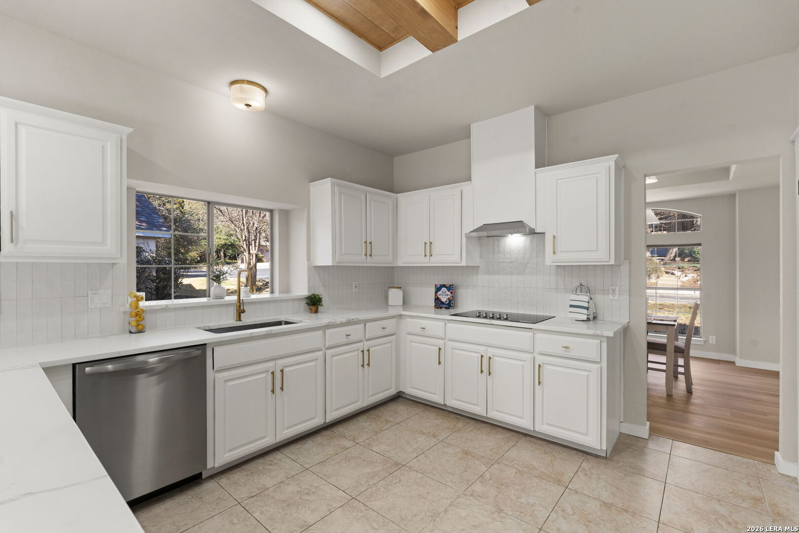 15743 Dawn Crest