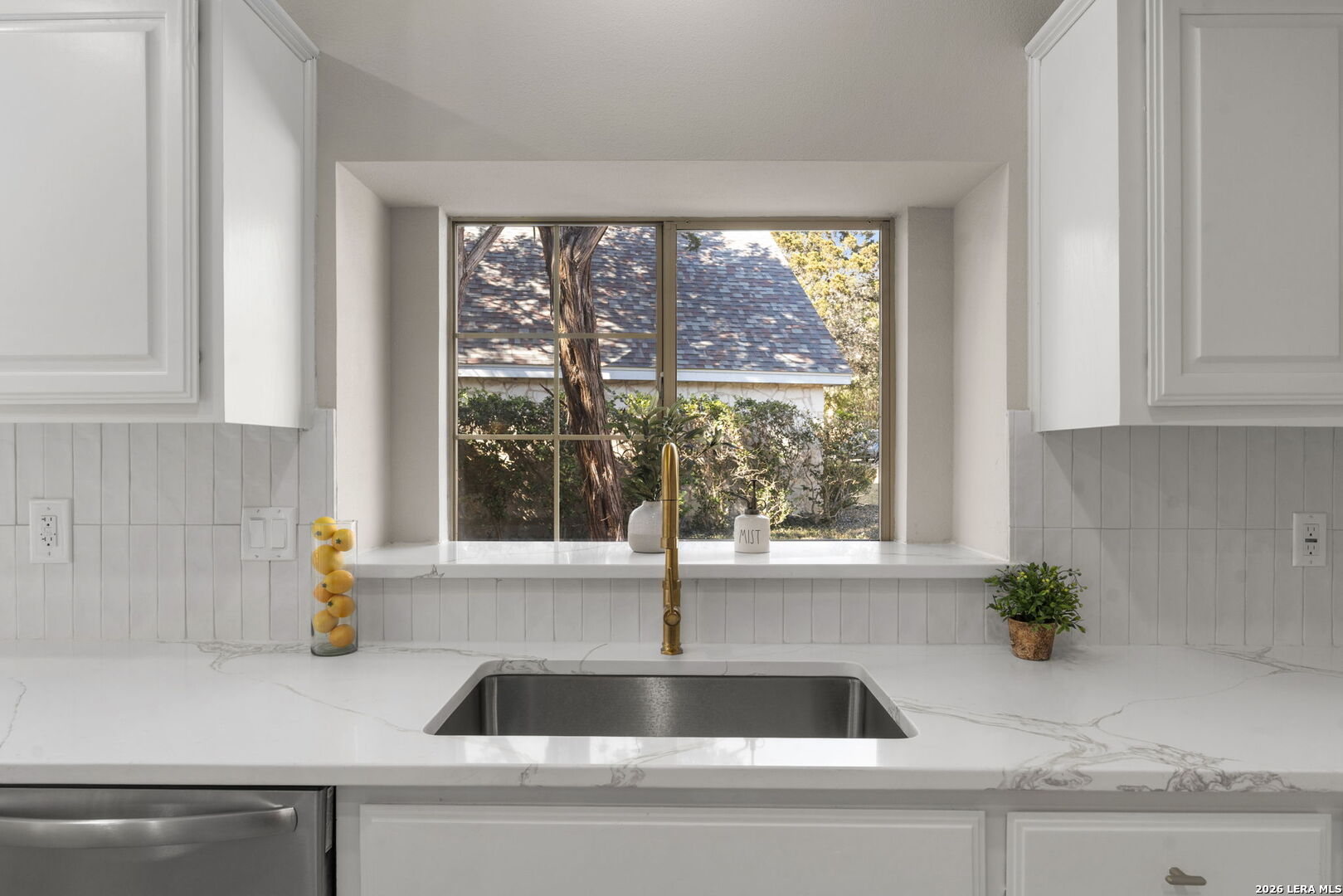 15743 Dawn Crest