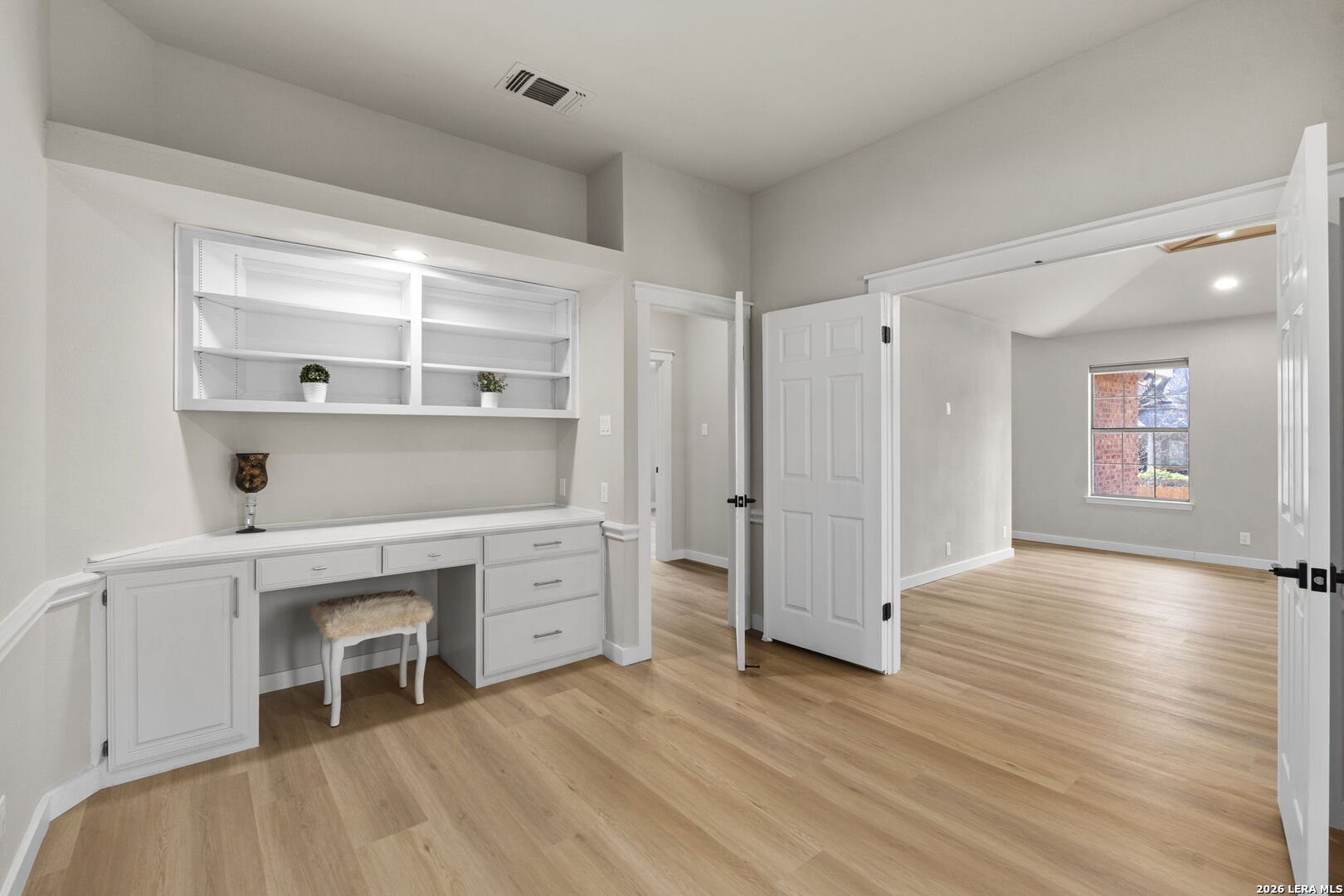 15743 Dawn Crest