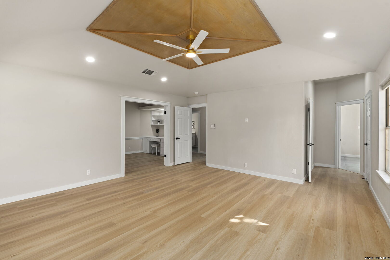 15743 Dawn Crest
