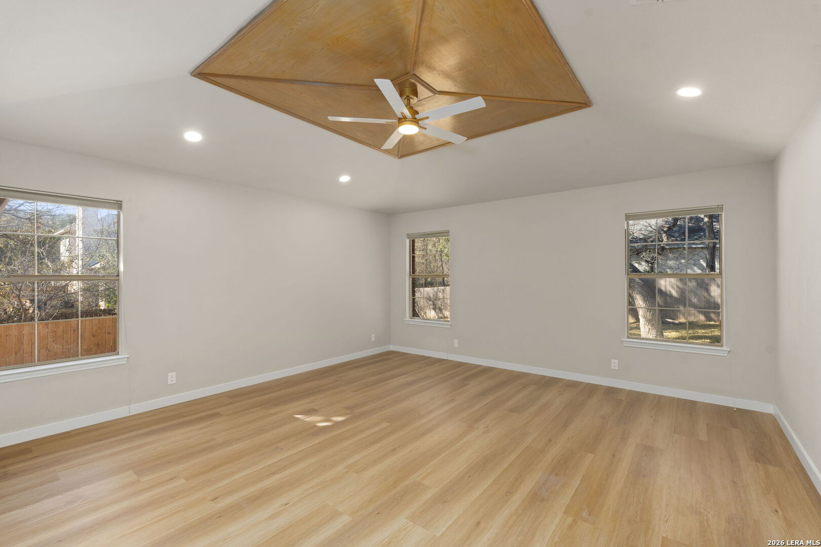 15743 Dawn Crest