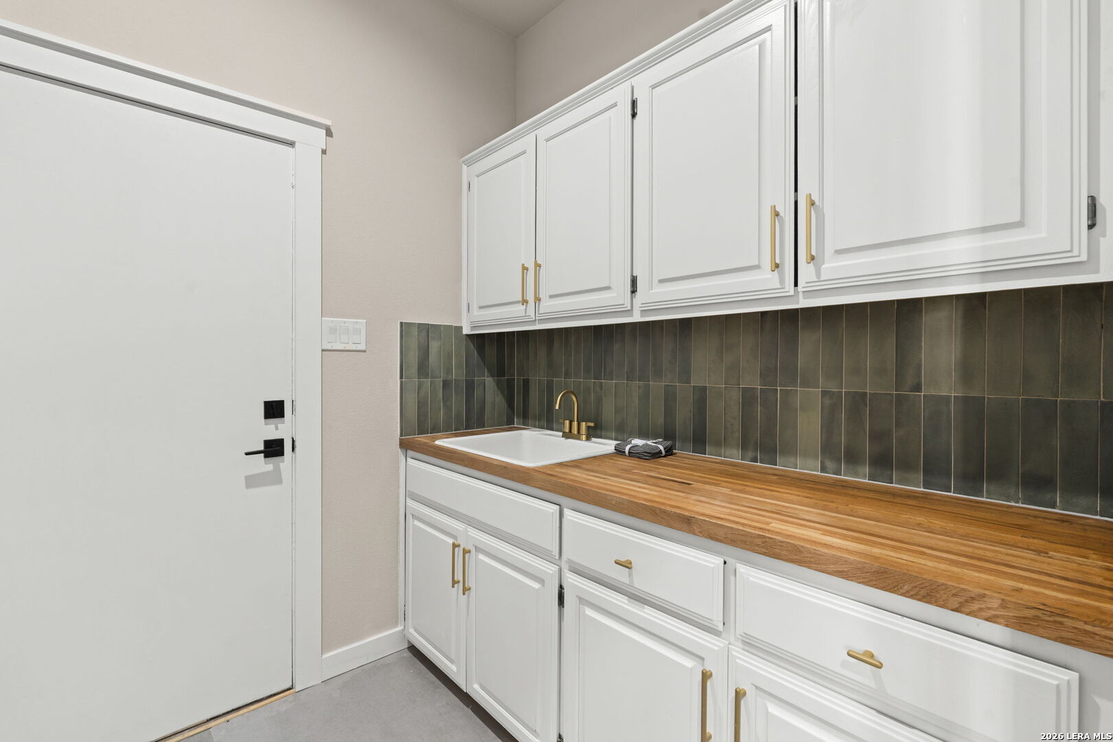 15743 Dawn Crest