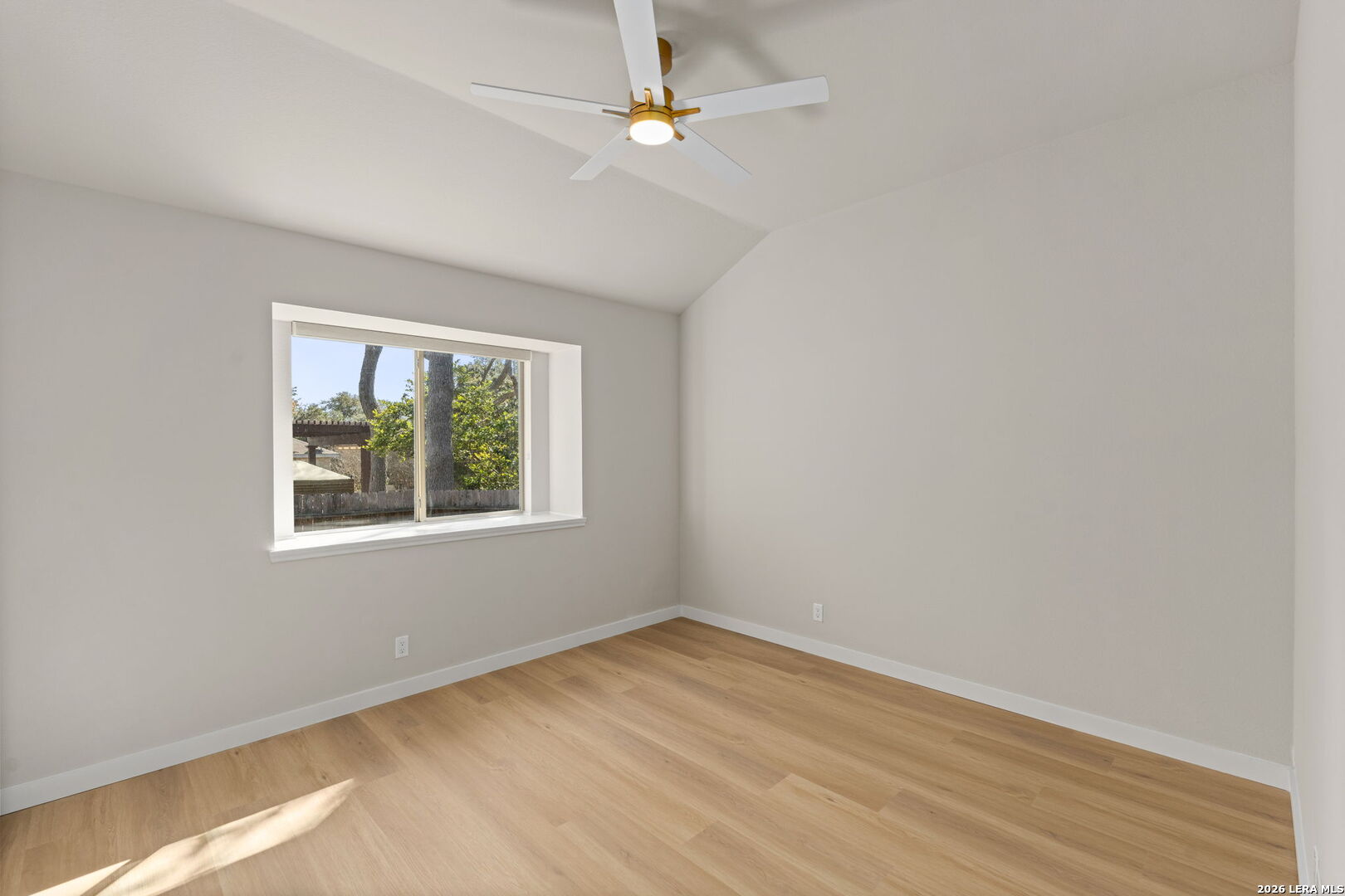 15743 Dawn Crest