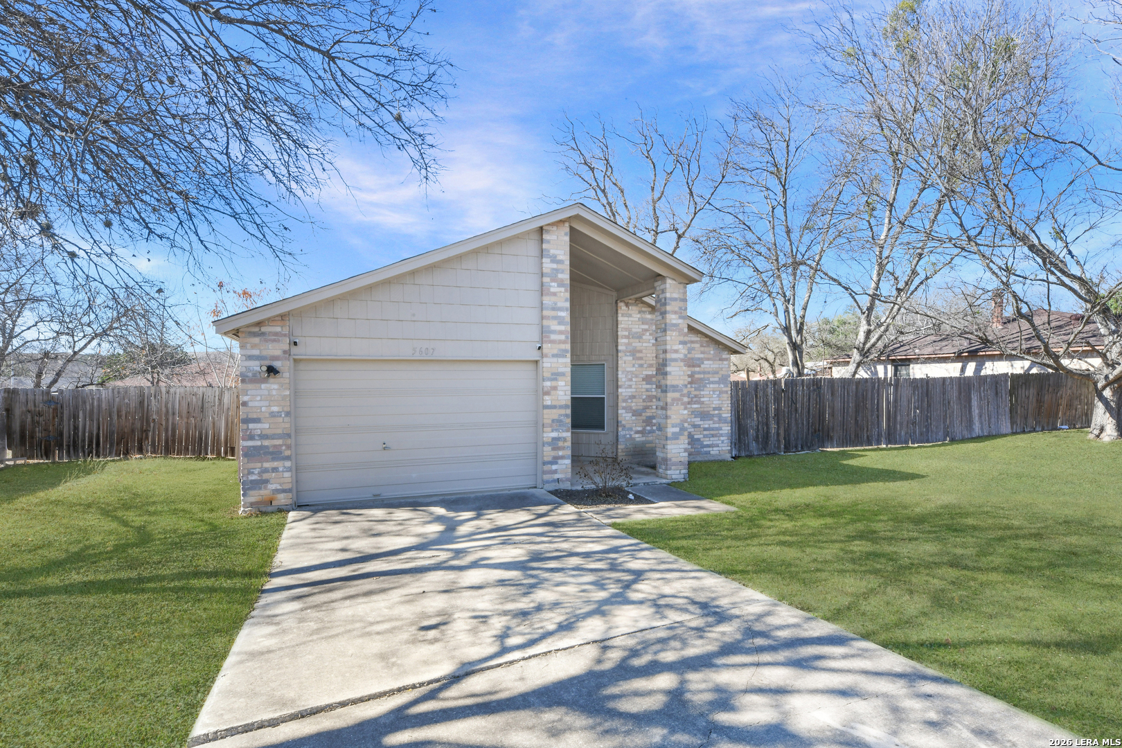 5607 Clearwood