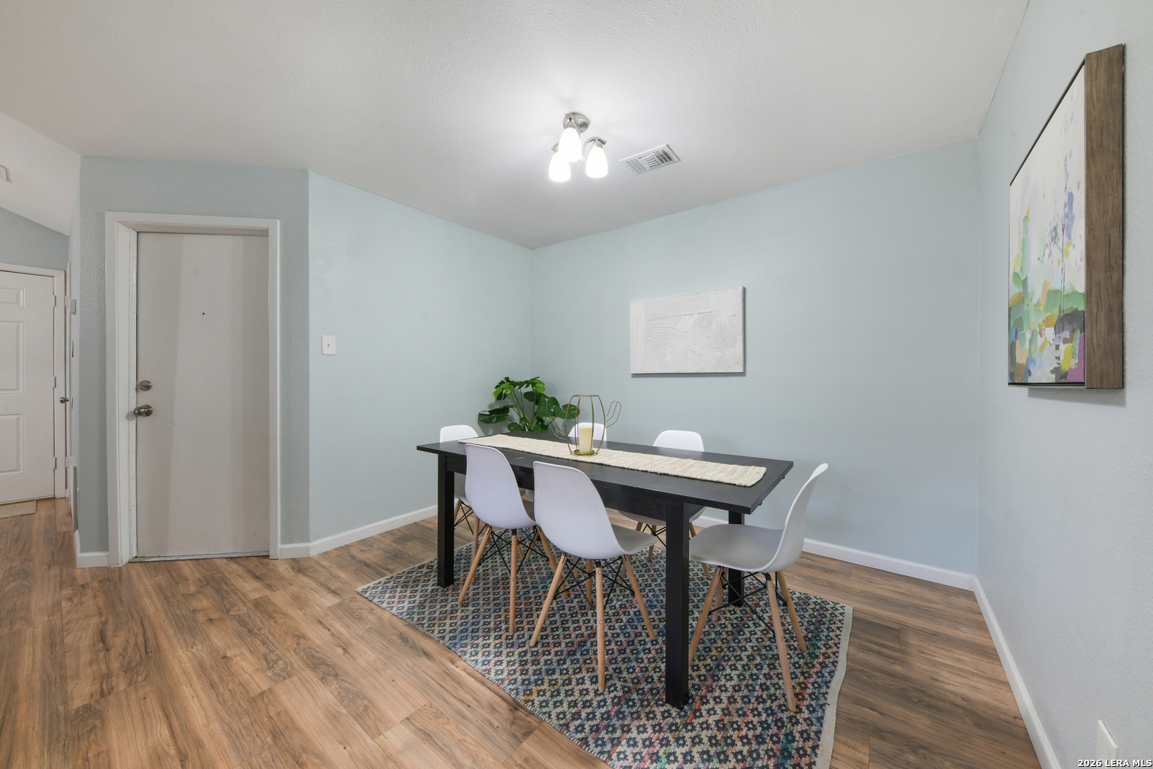 5607 Clearwood