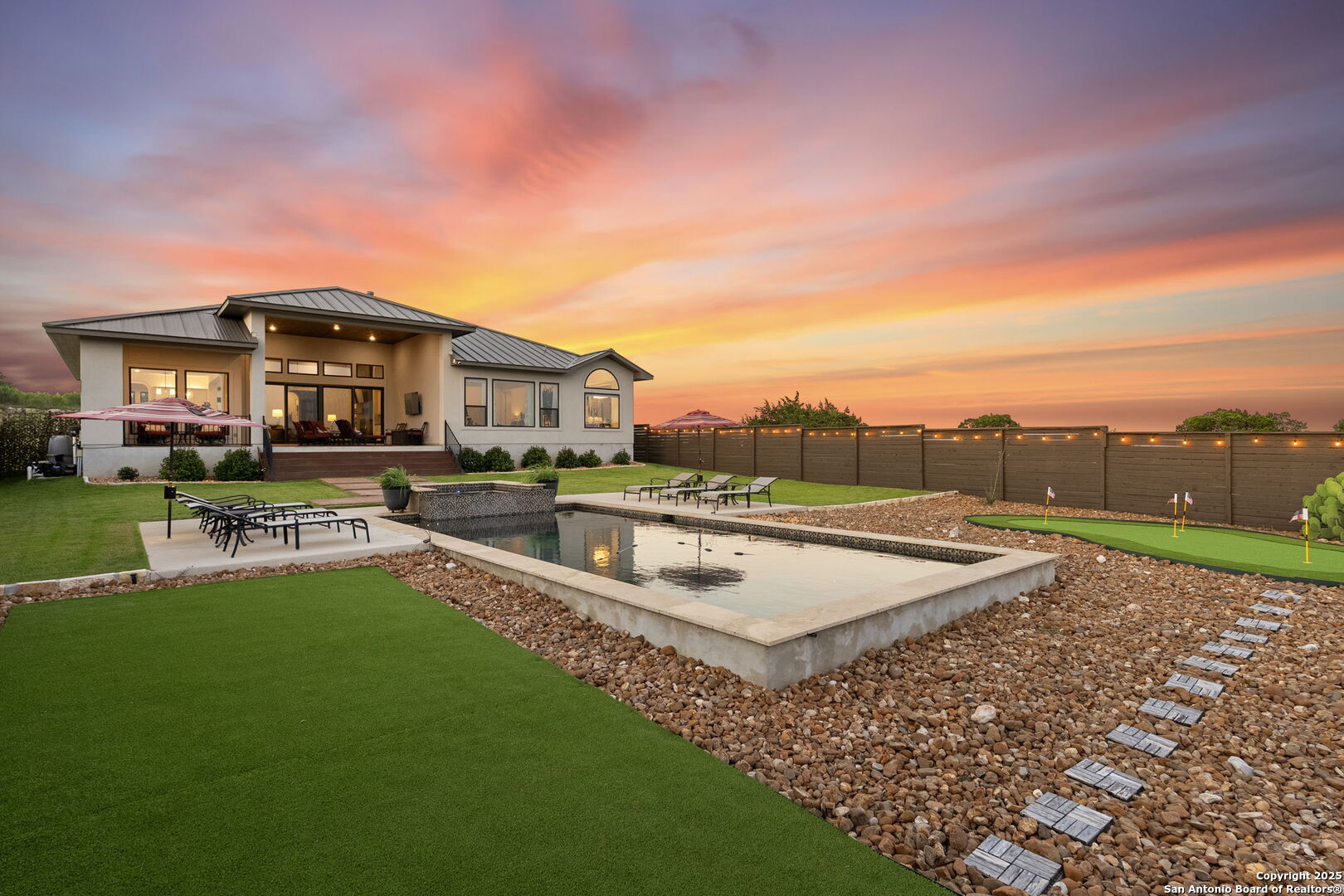 75 E Mariposa Parkway