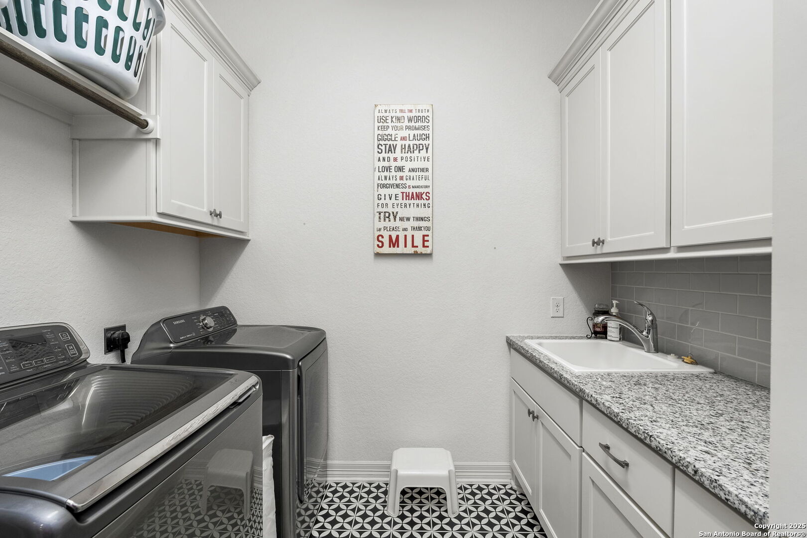 75 E Mariposa Parkway