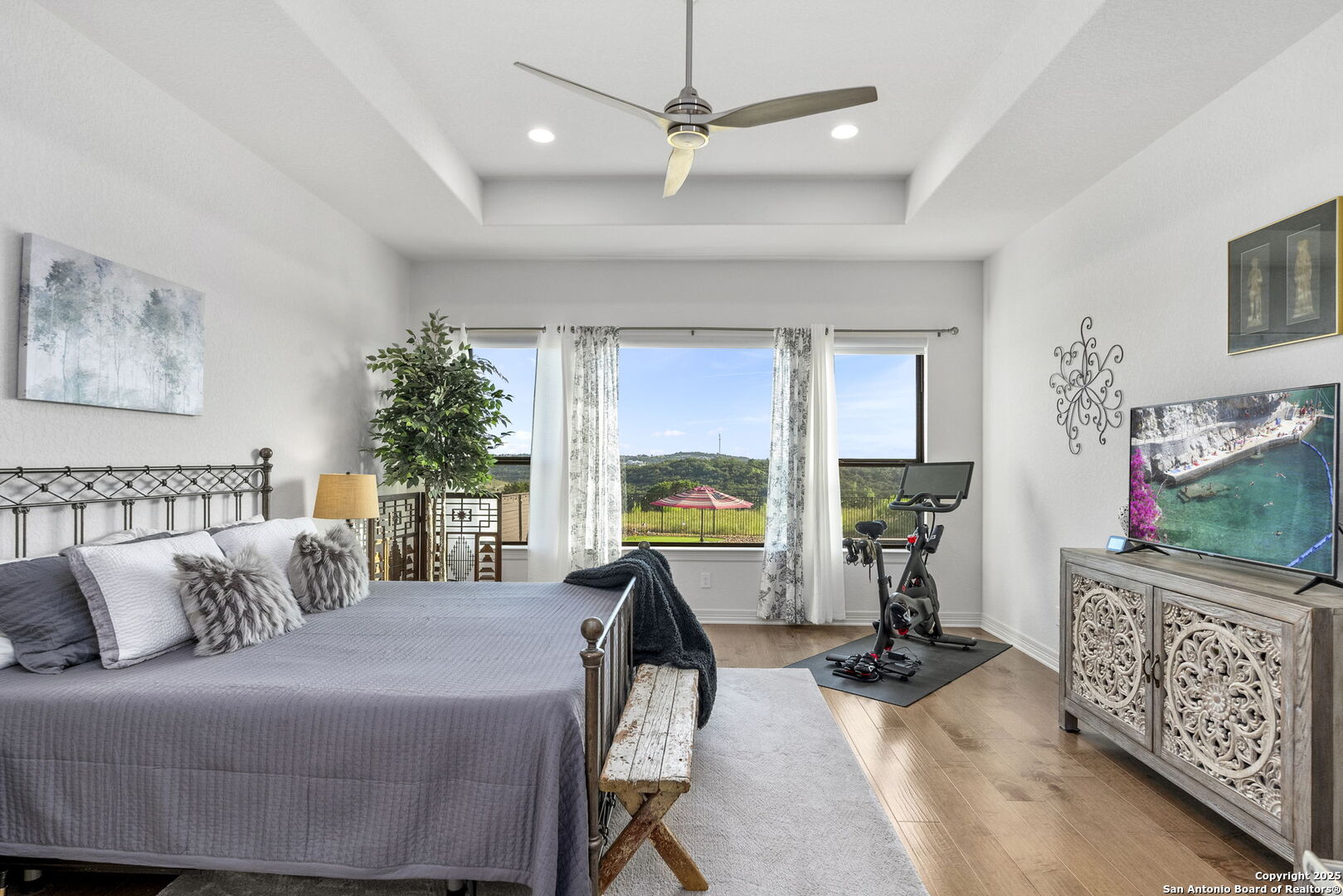 75 E Mariposa Parkway