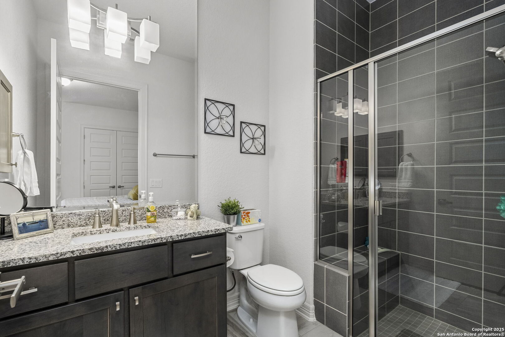 75 E Mariposa Parkway