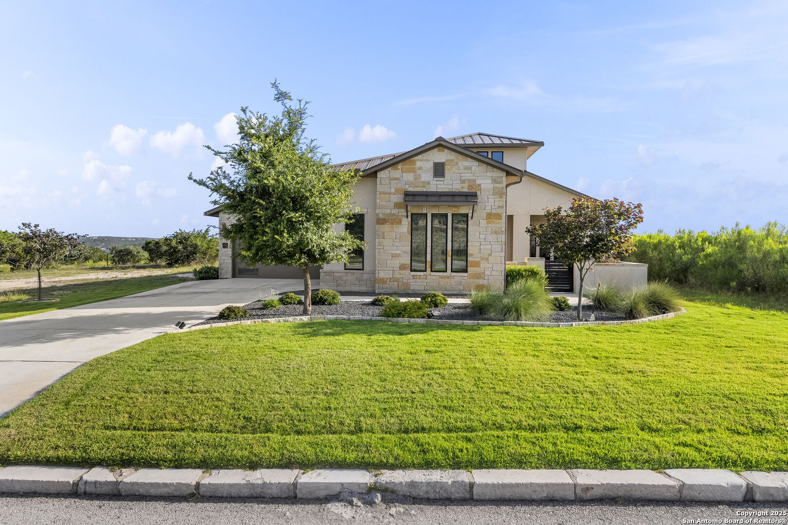 75 E Mariposa Parkway