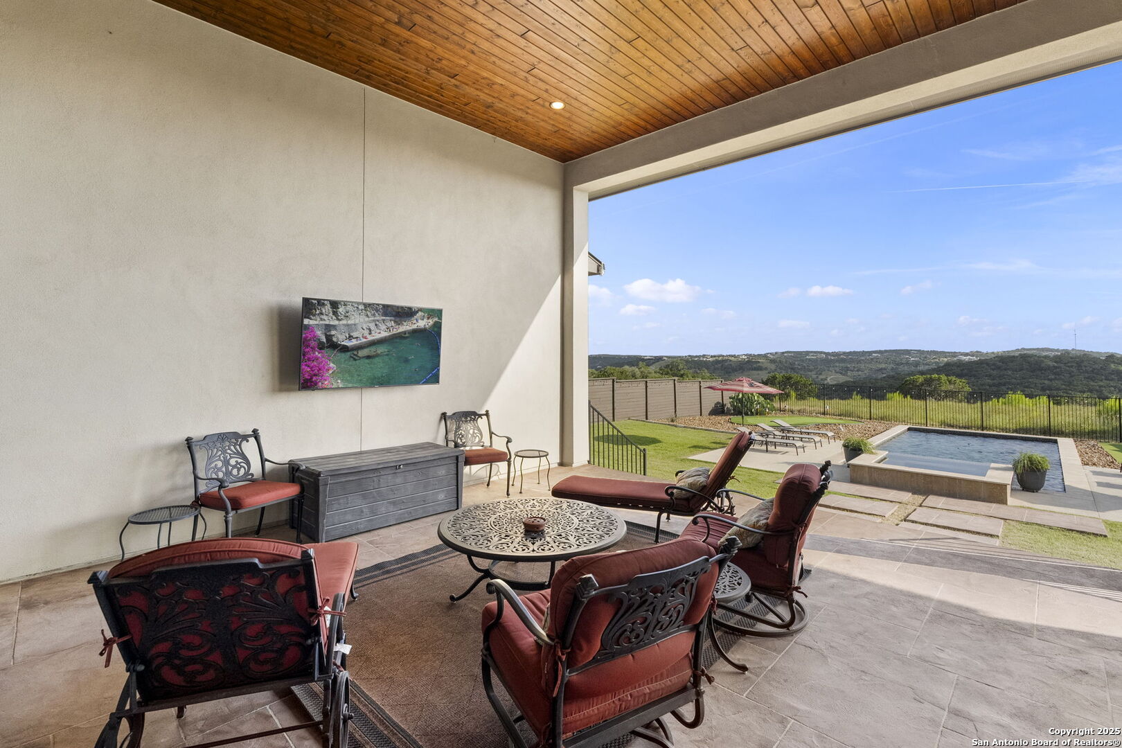 75 E Mariposa Parkway