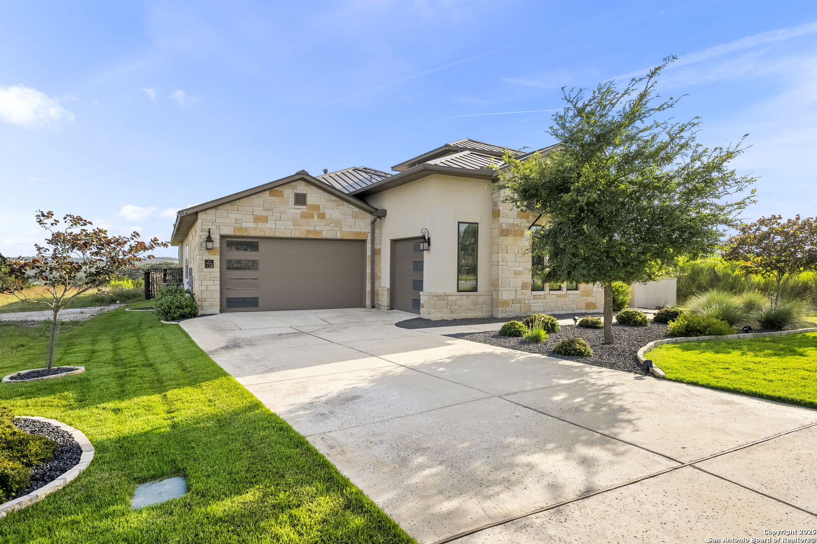 75 E Mariposa Parkway