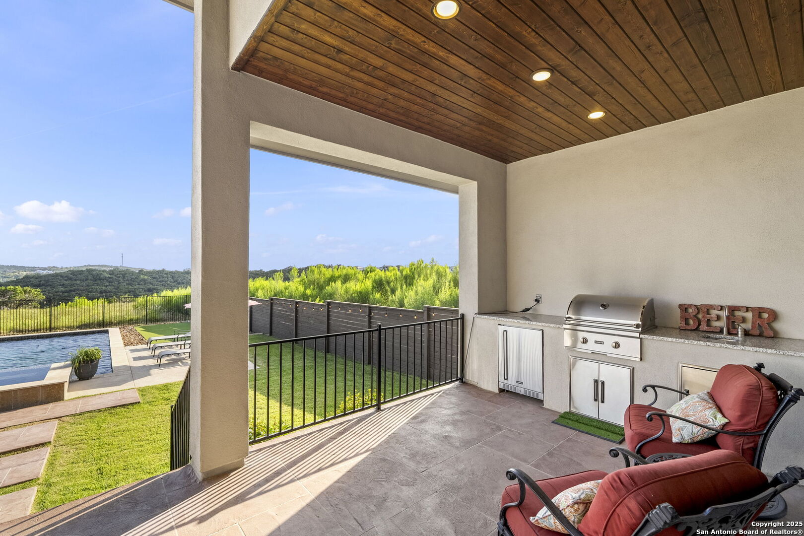 75 E Mariposa Parkway