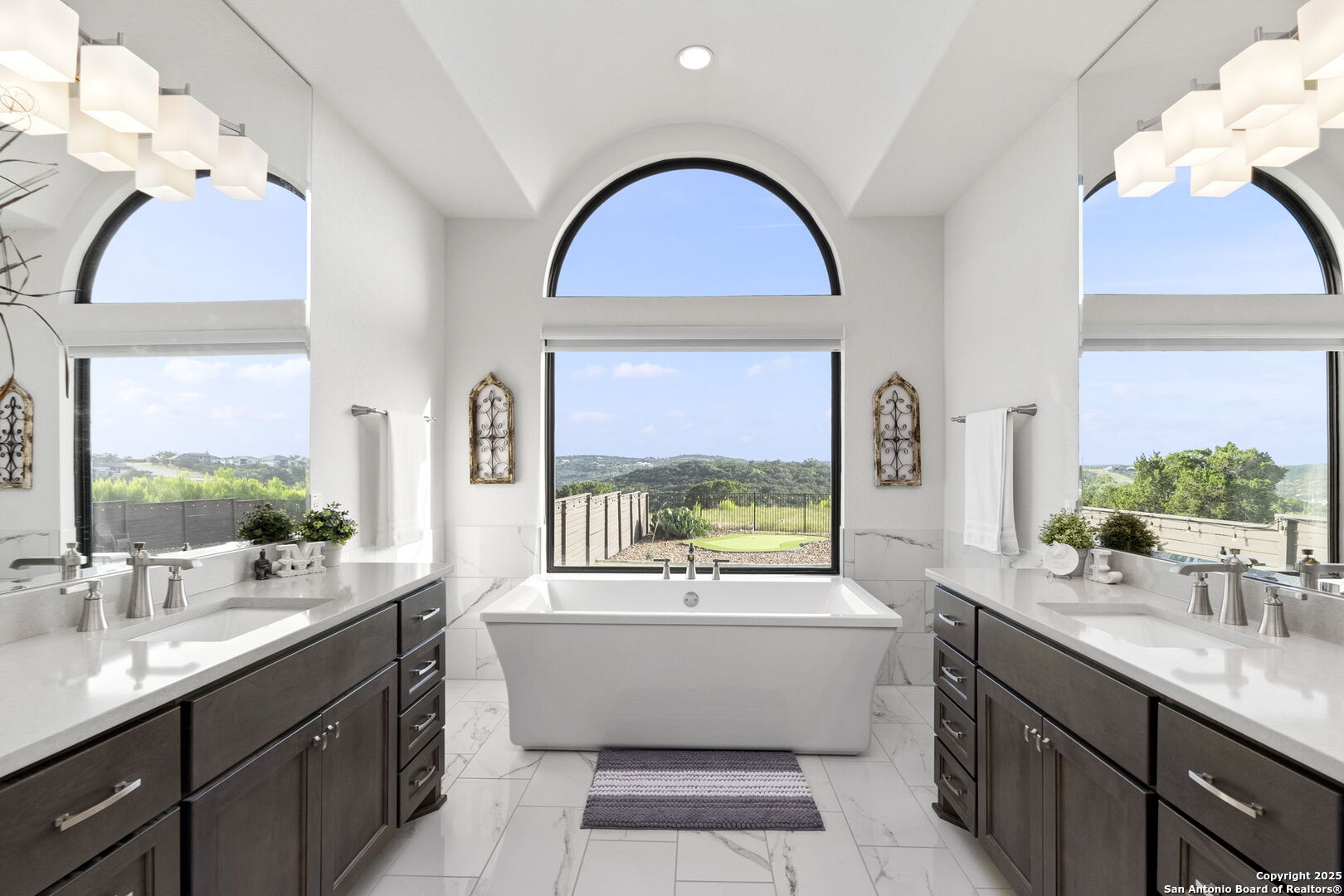 75 E Mariposa Parkway