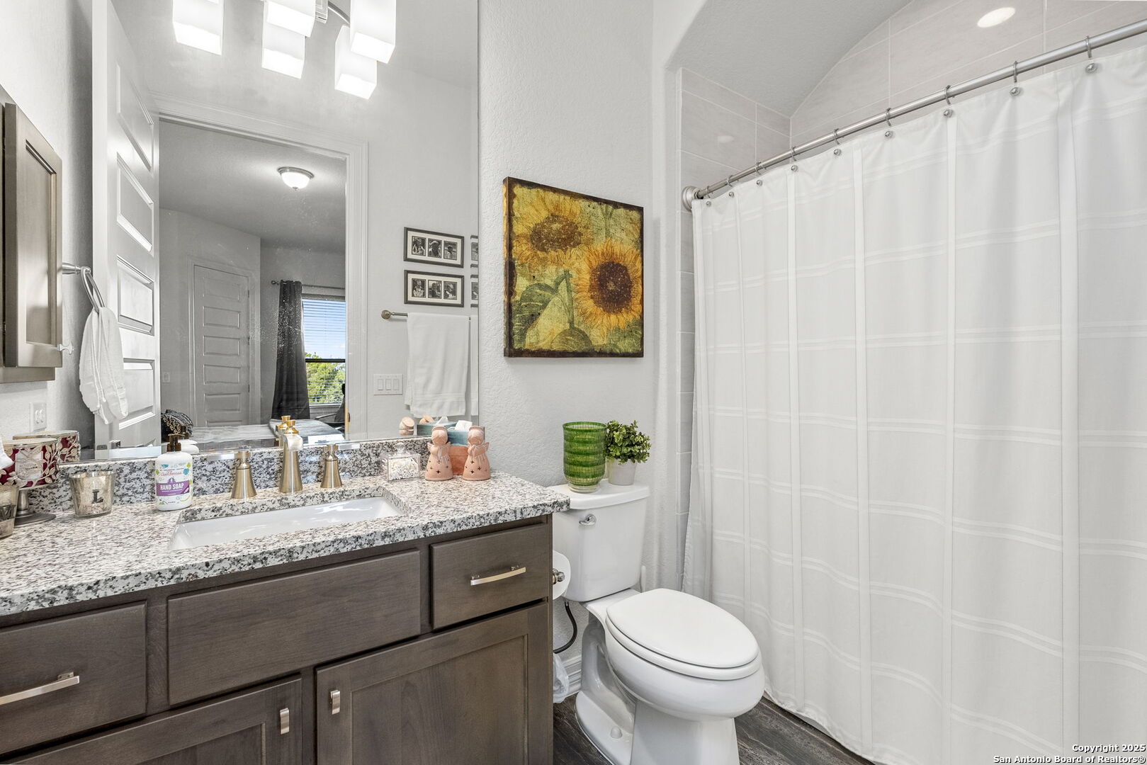 75 E Mariposa Parkway