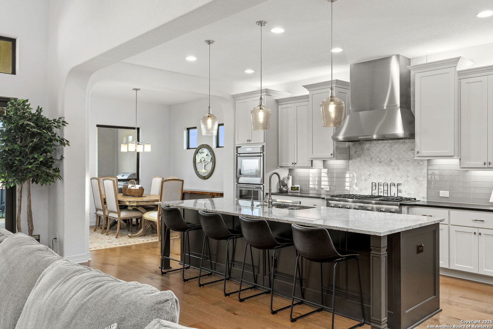 75 E Mariposa Parkway