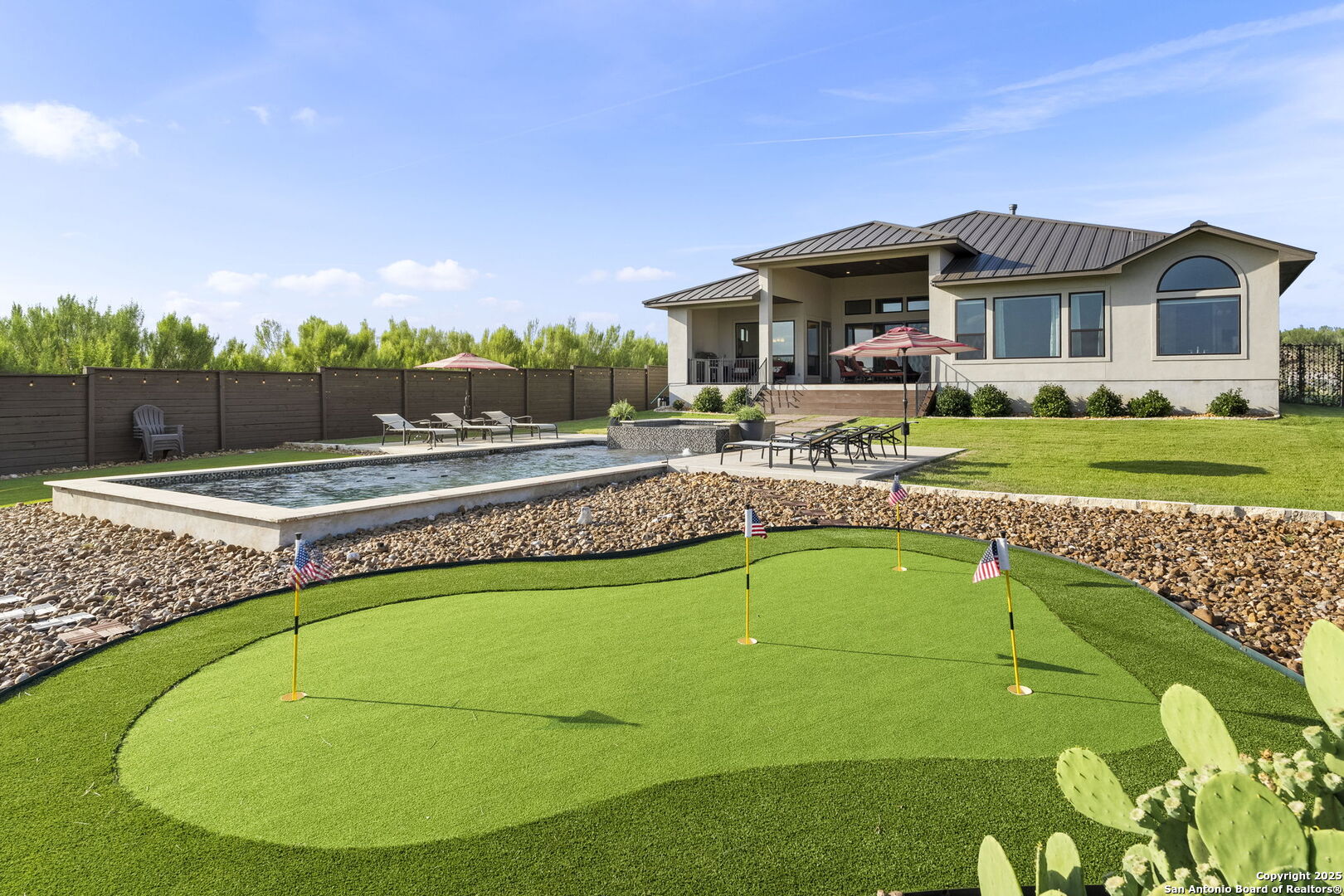 75 E Mariposa Parkway