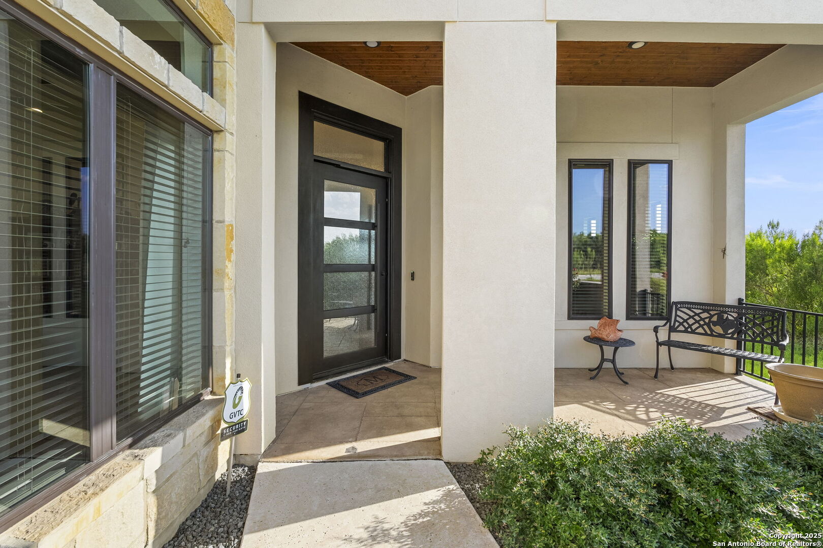 75 E Mariposa Parkway