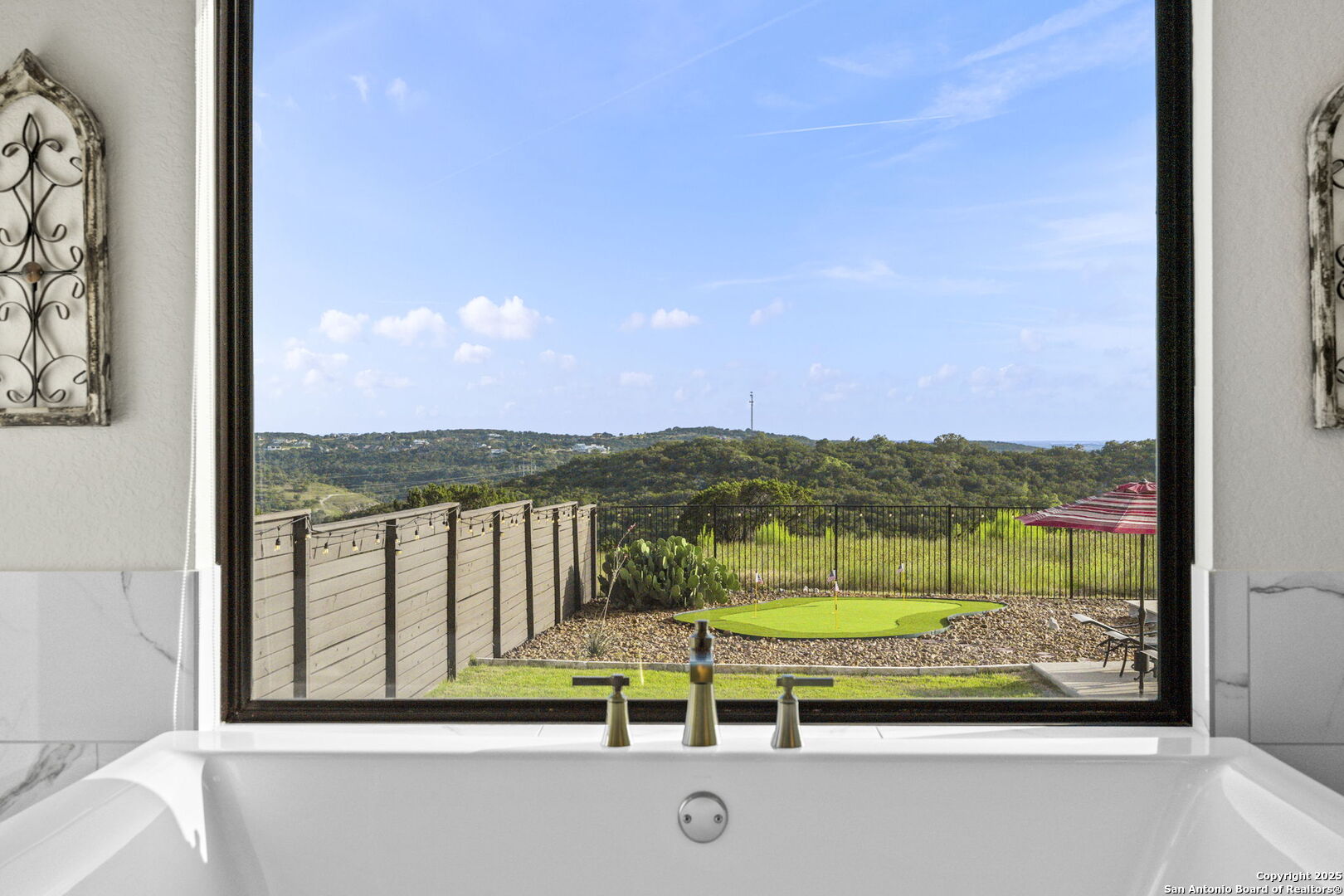 75 E Mariposa Parkway