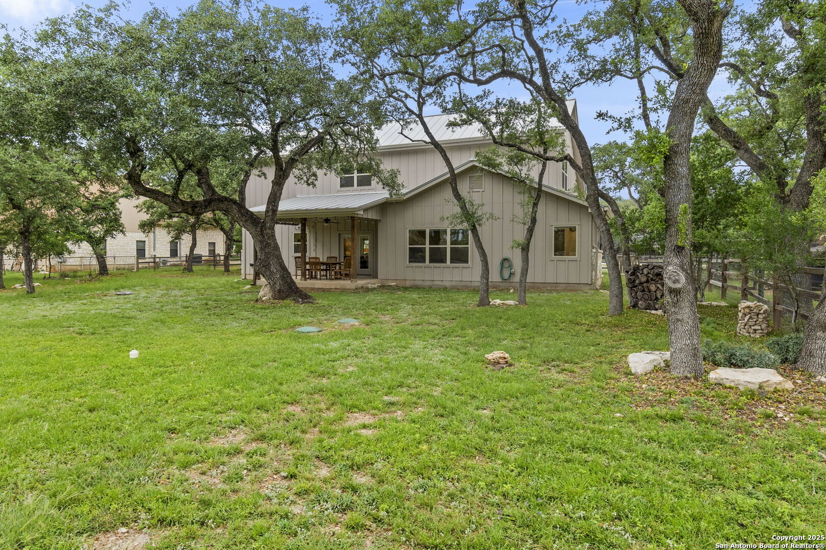 445 Settlers Ln