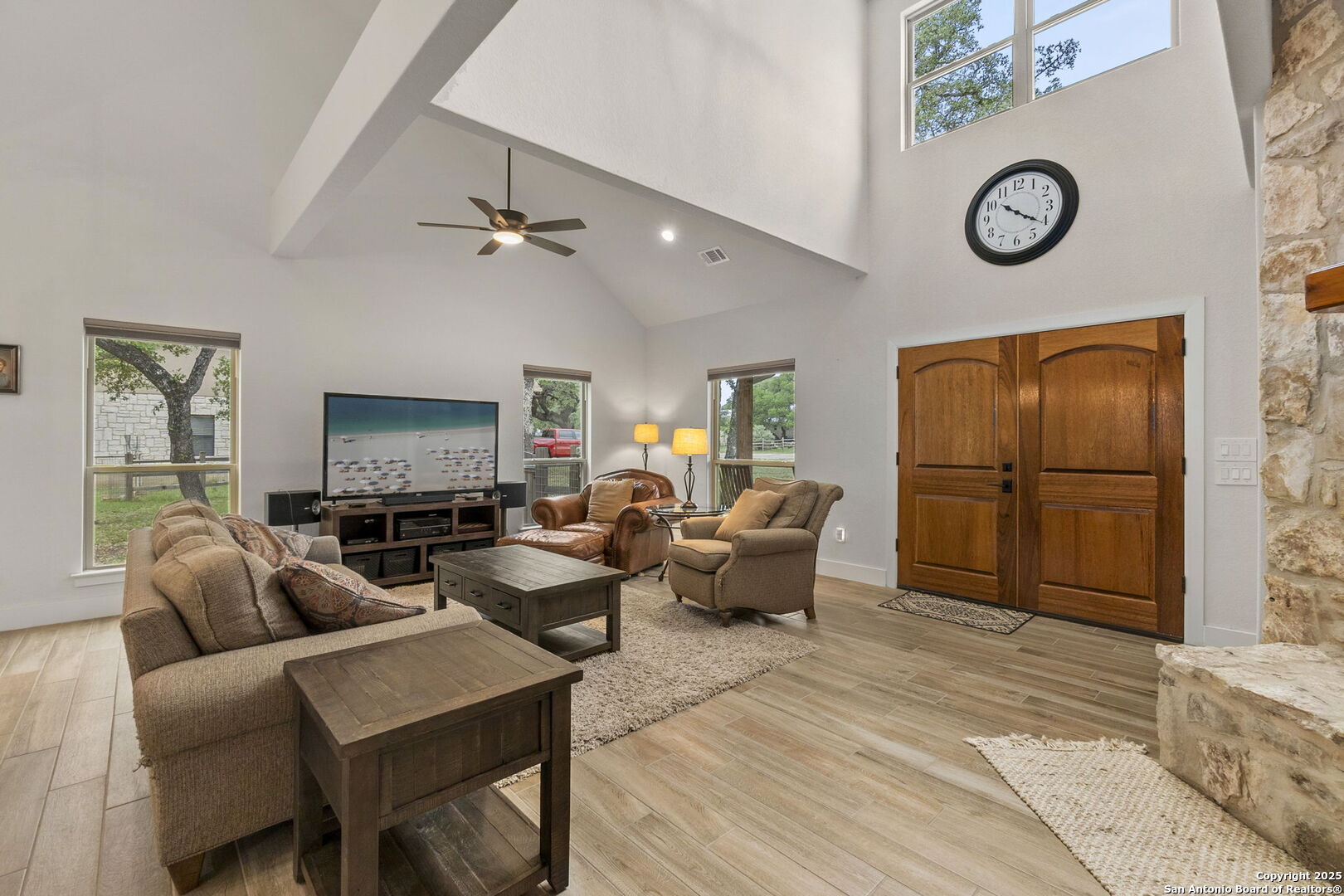 445 Settlers Ln