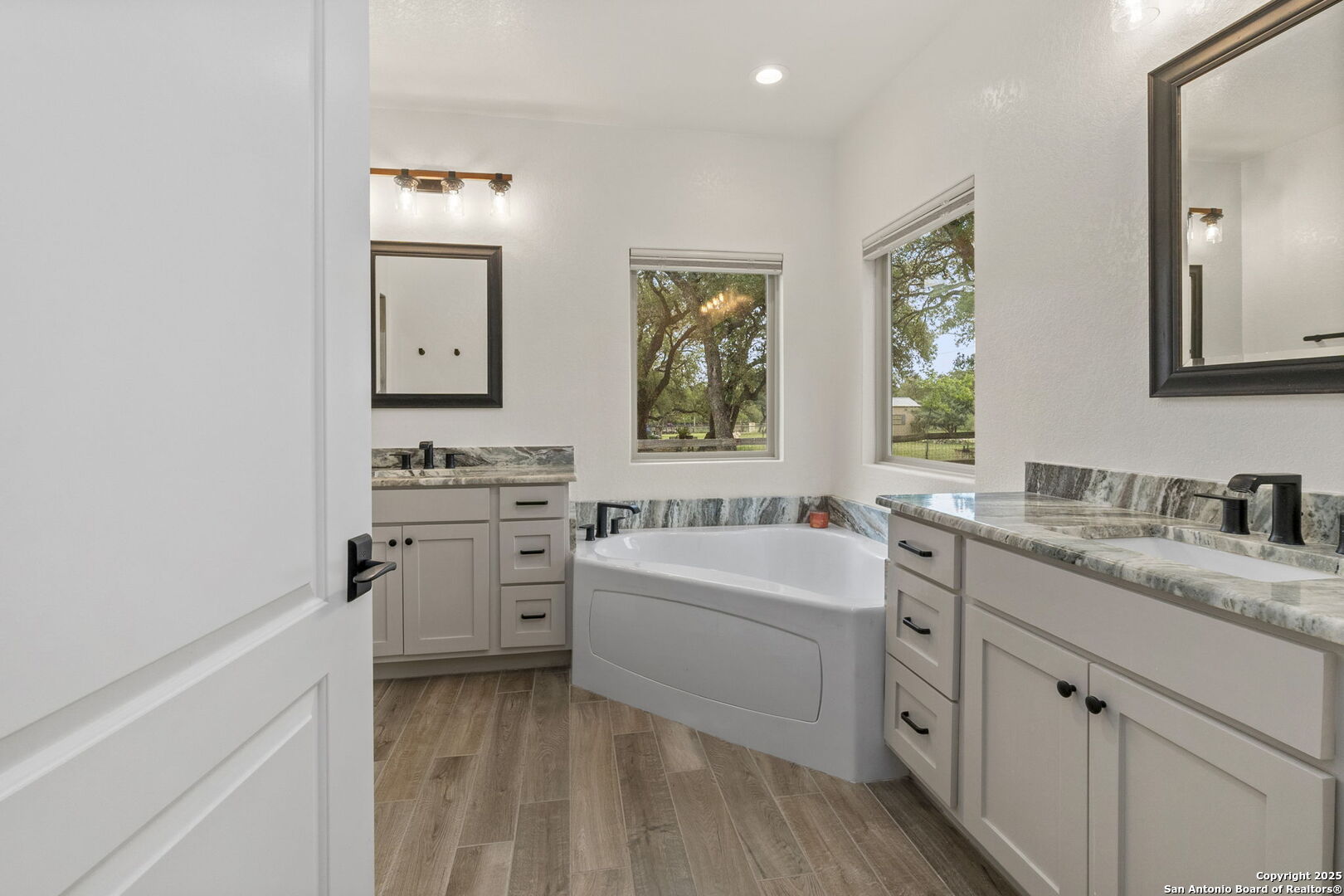 445 Settlers Ln