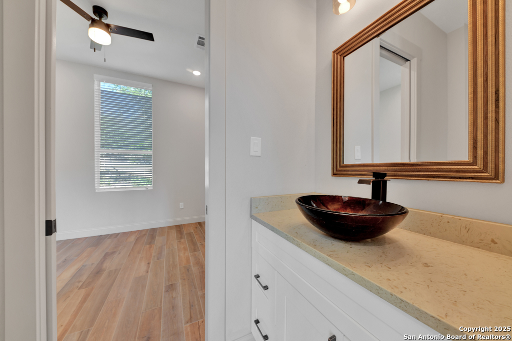 105 River Bluff