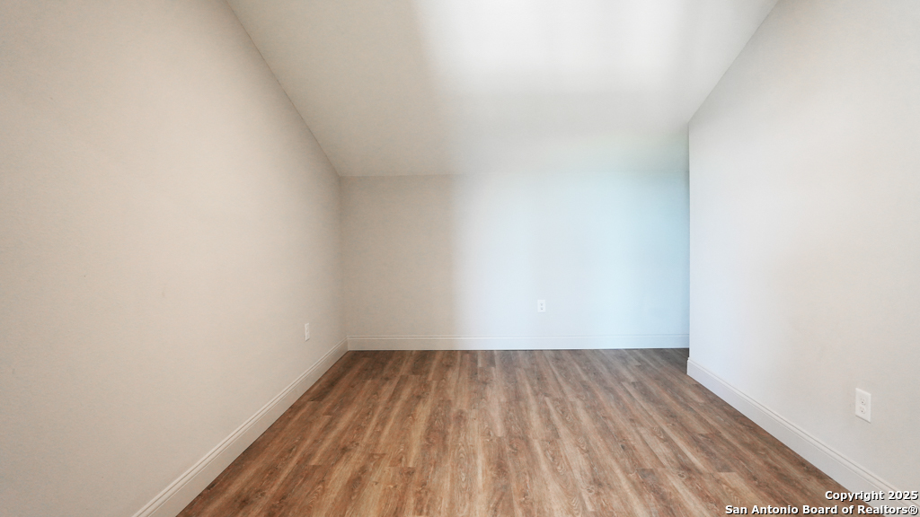 105 River Bluff