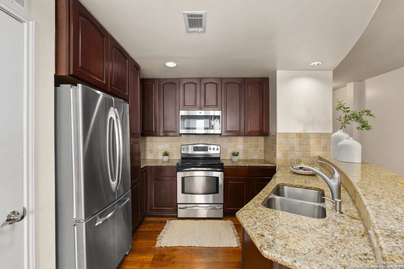 215 Center St 203