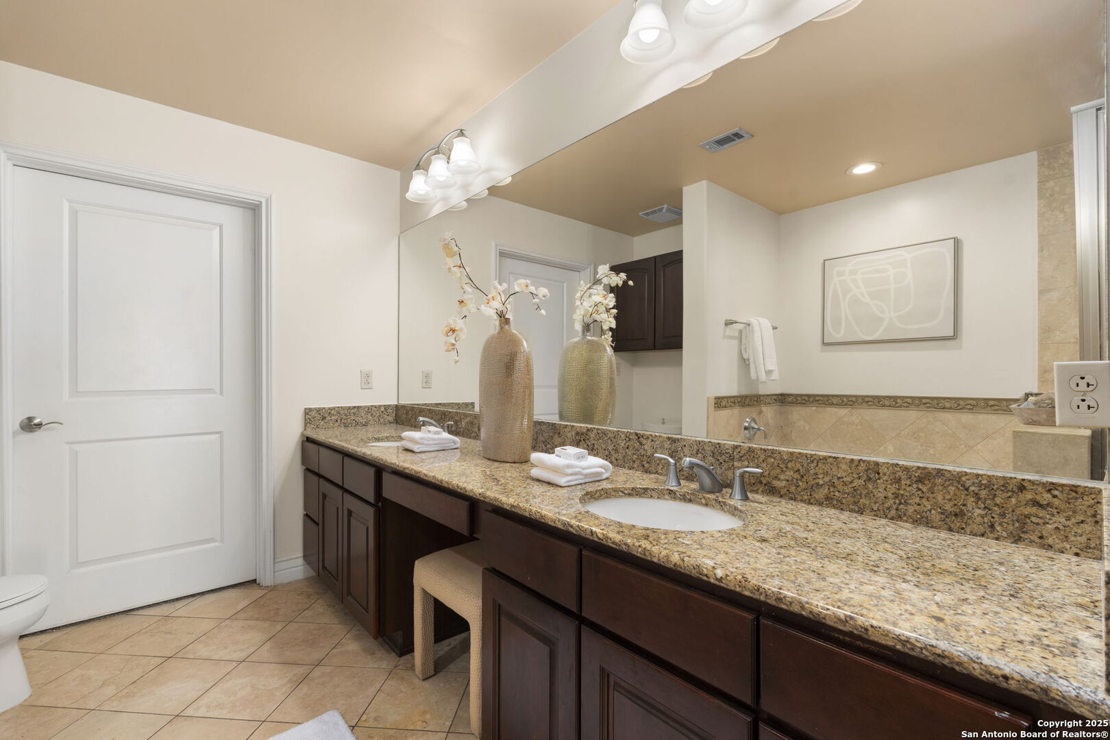 215 Center St 203