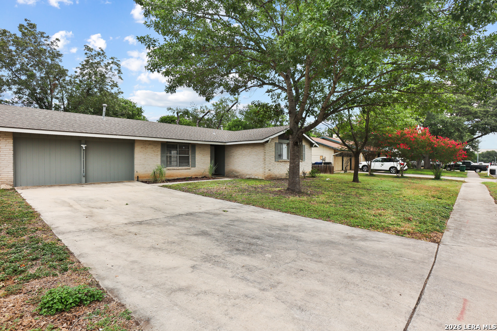 5611 Sir Gareth Dr