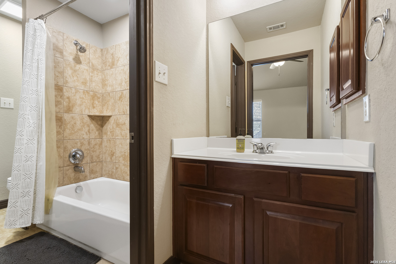 210 NW Bushbuck Path