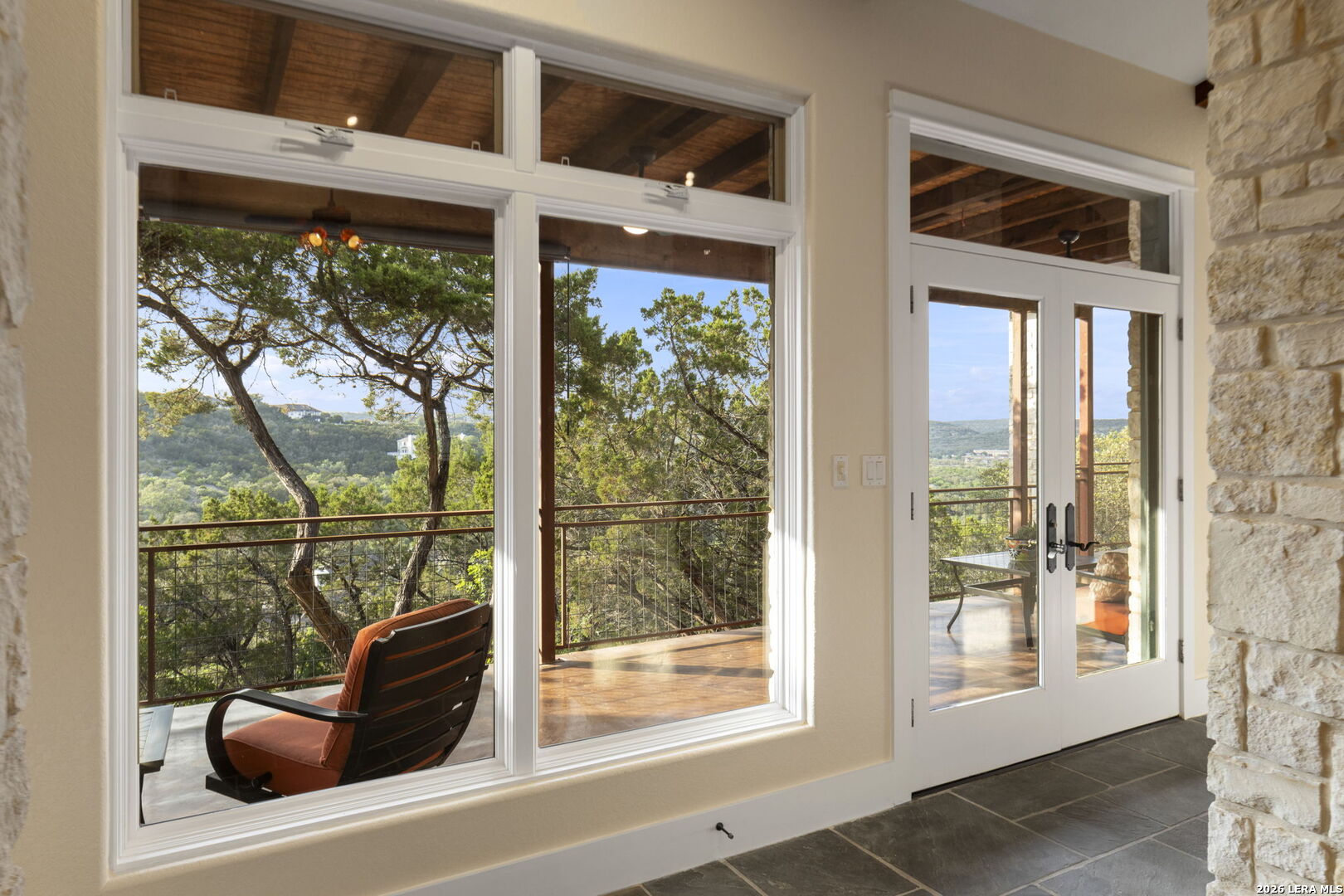 15529 Escarpment Oak