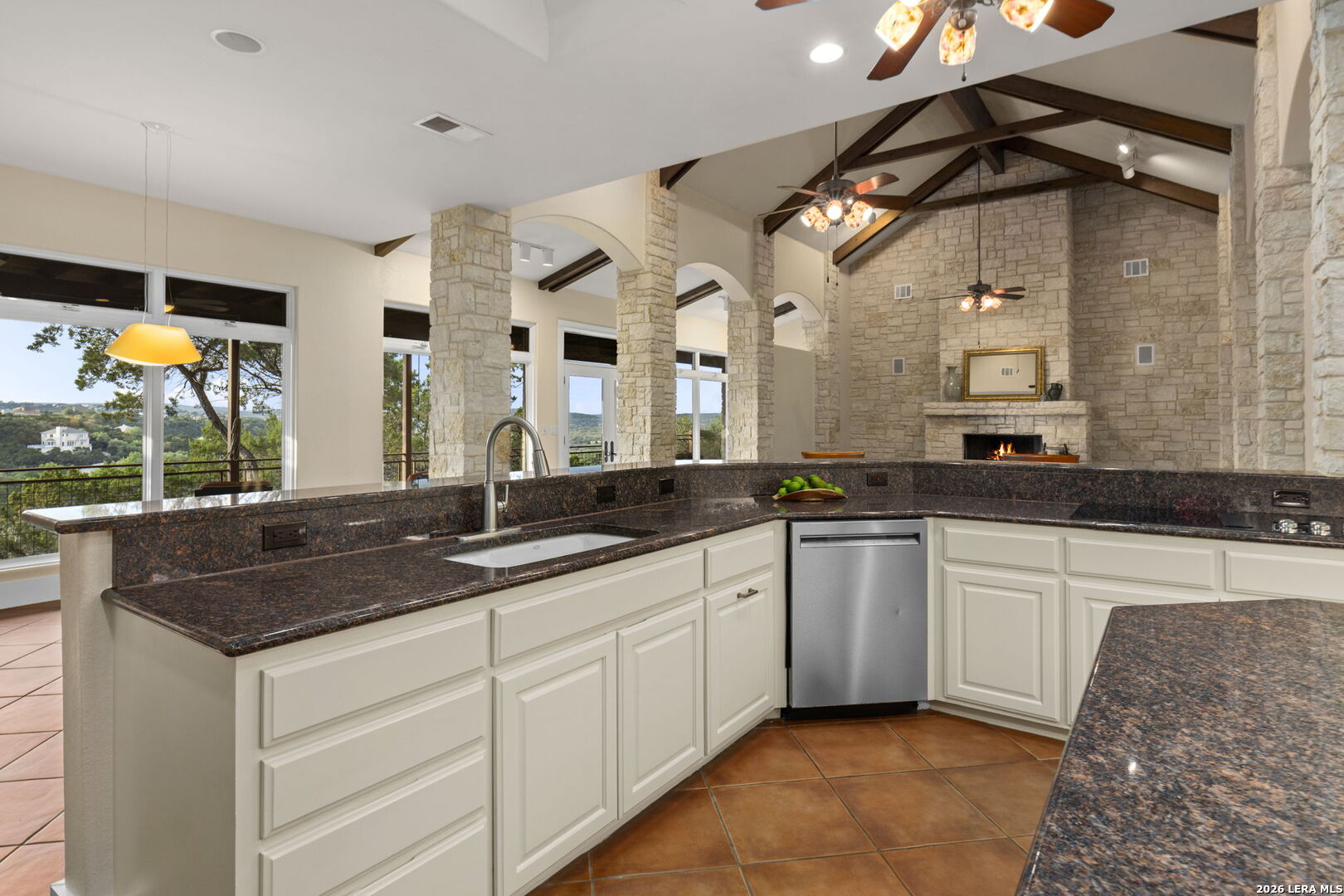 15529 Escarpment Oak