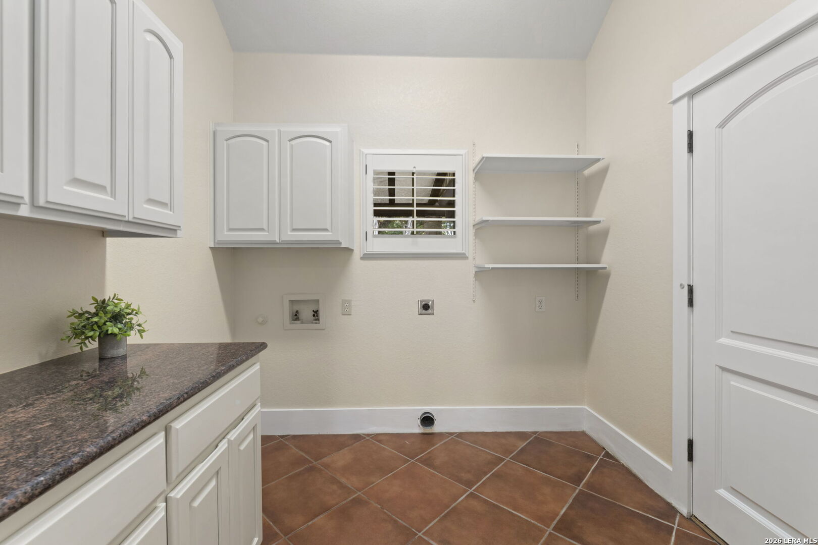 15529 Escarpment Oak