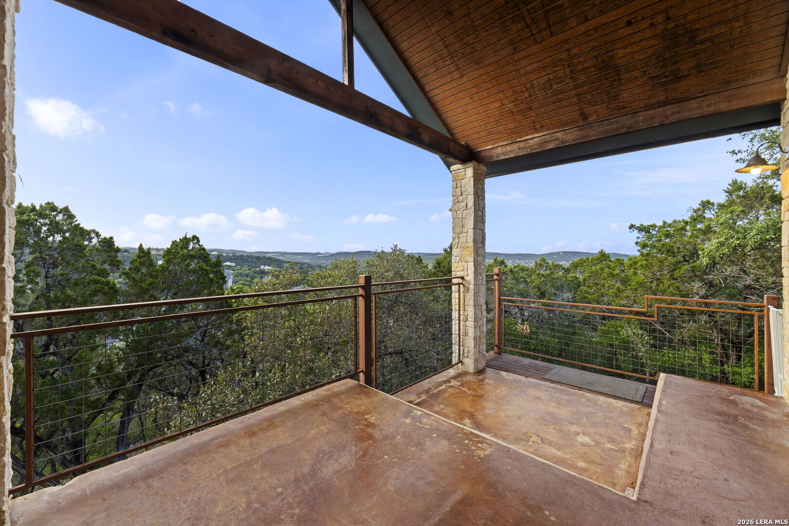 15529 Escarpment Oak