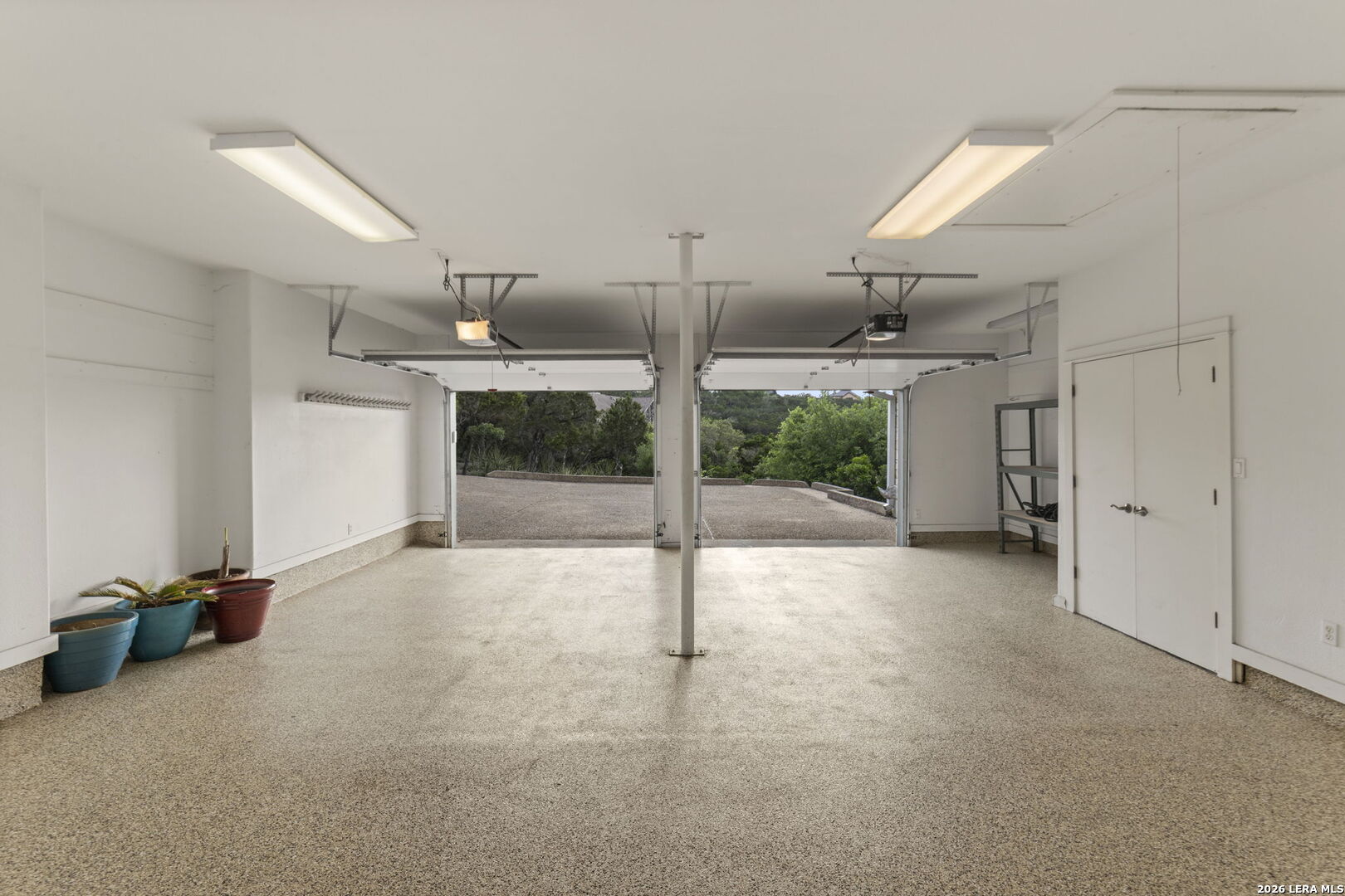 15529 Escarpment Oak