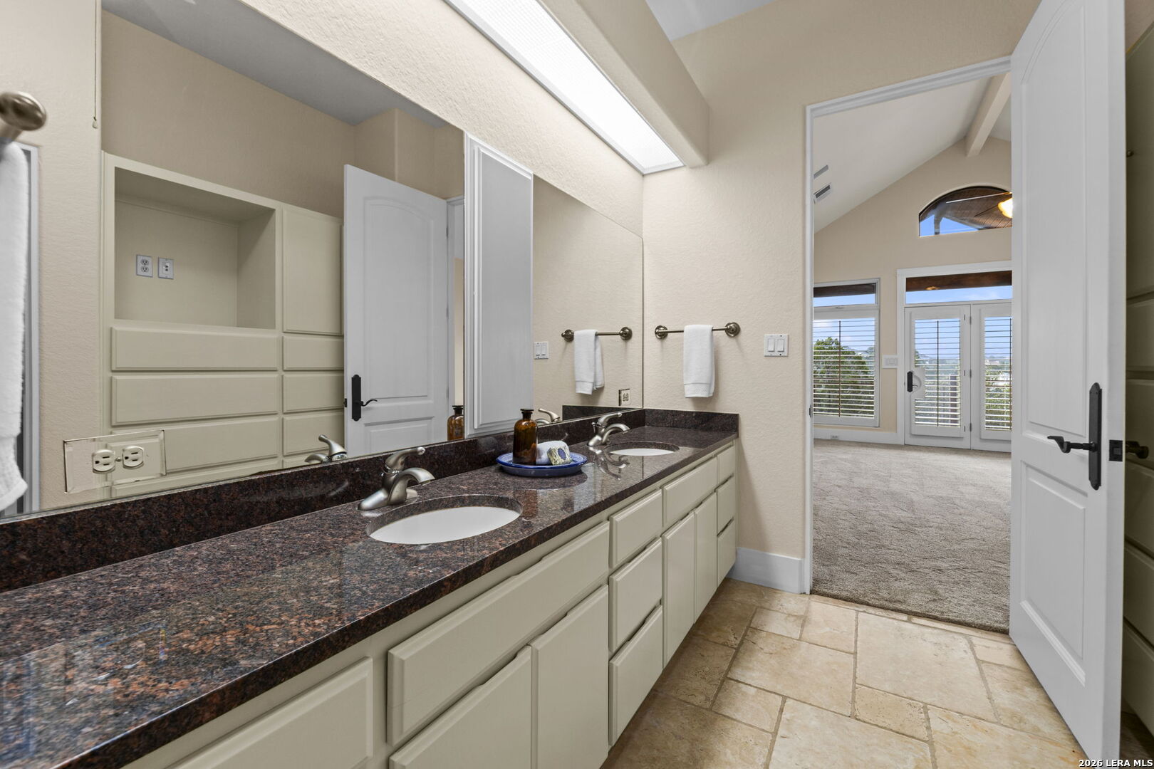 15529 Escarpment Oak