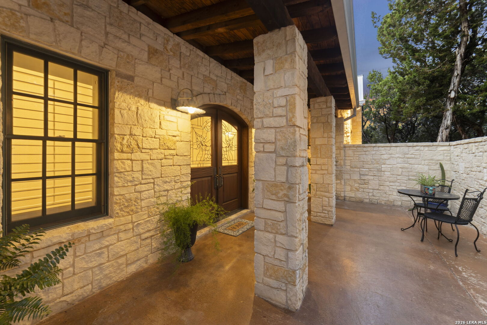 15529 Escarpment Oak